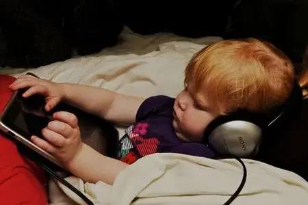 toddler-with-headphones-using-ipad1-570x380.webp