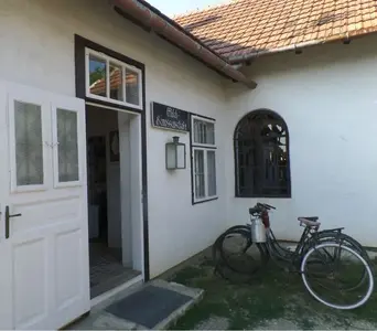 image-2834660835.webp image-2834660835.webp