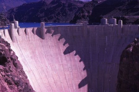Nevada84_Dam1.jpg