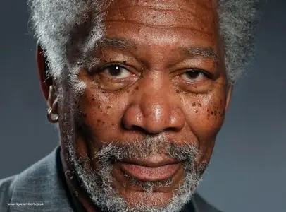 kyle-lambert-morgan-freeman-photorealistic-ipad-painting-640x473.webp