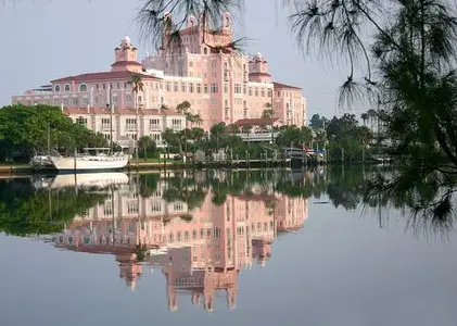 st-petersburg-beach-don-cesar-beach-resort-and-spa-st-petersburg-fla270.webp