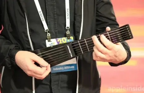 small-guitar-iphone-ipad-620x400.webp