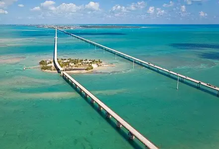 FloridaKeys(H)1-b394f0a9-6696-4ec3-a30e-5270811bf4a4-0-605x412.webp
