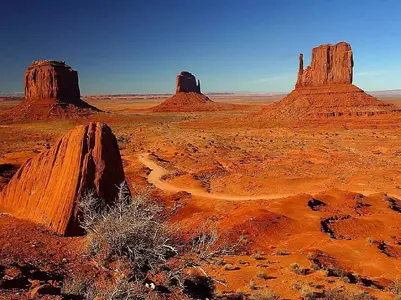 monument-valley-towers.webp