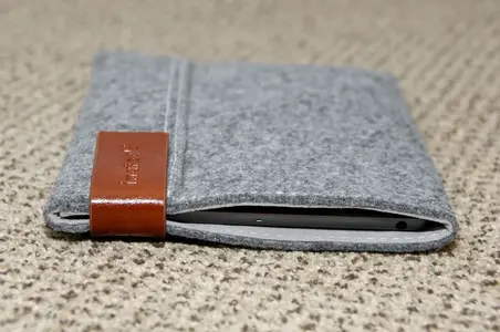 Inateck Felt Sleeve for iPad mini review 3.webp