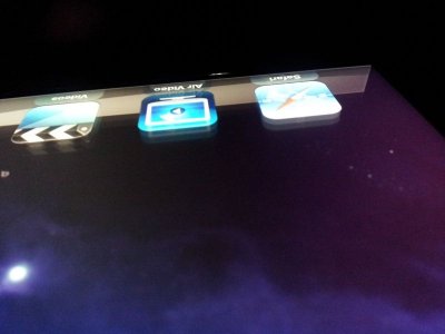 iPad 3 Light leak.jpg
