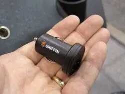 ces-2011-griffin-bluetrip-dualconnect.webp