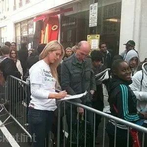 iPad 2 queue