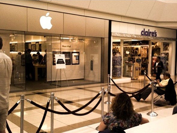 waiting-in-line-at-the-grand-rapids-mich-apple-store-for-my-ipad-3g.jpg